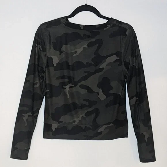 Old Navy Active Long Sleeve Medium Top Camo - Picture 2 of 7